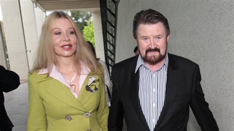 derryn hinch wife and kids.